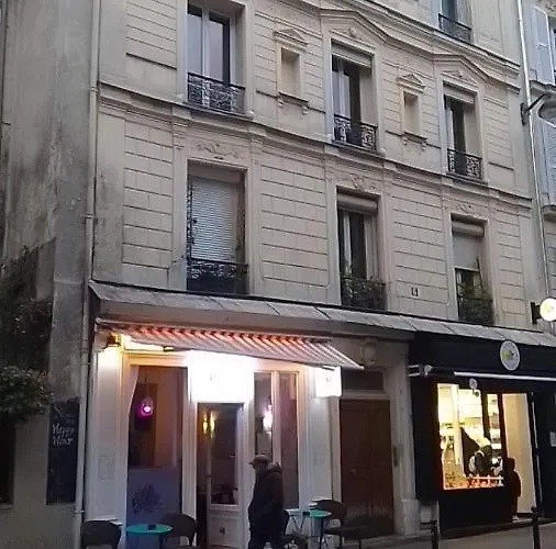 Au Pied Du Sacre Coeur